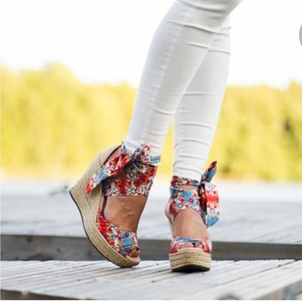 UGG Lucianna Open Toe Espadrille Floral Ribbon Wedges‎ Sz 8.5